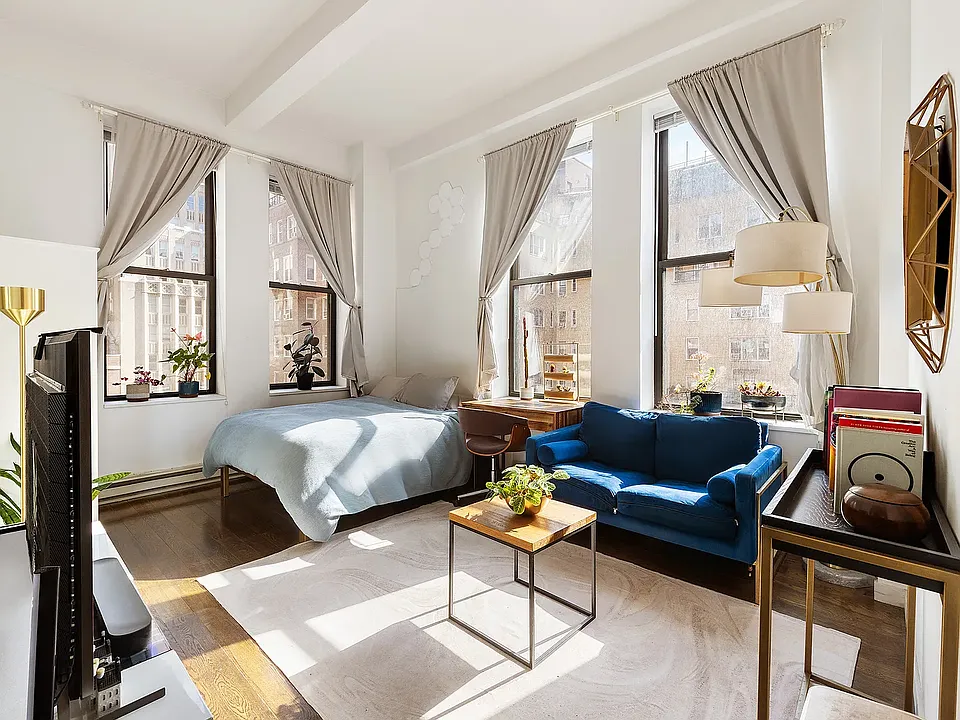 11 E 36th St #803