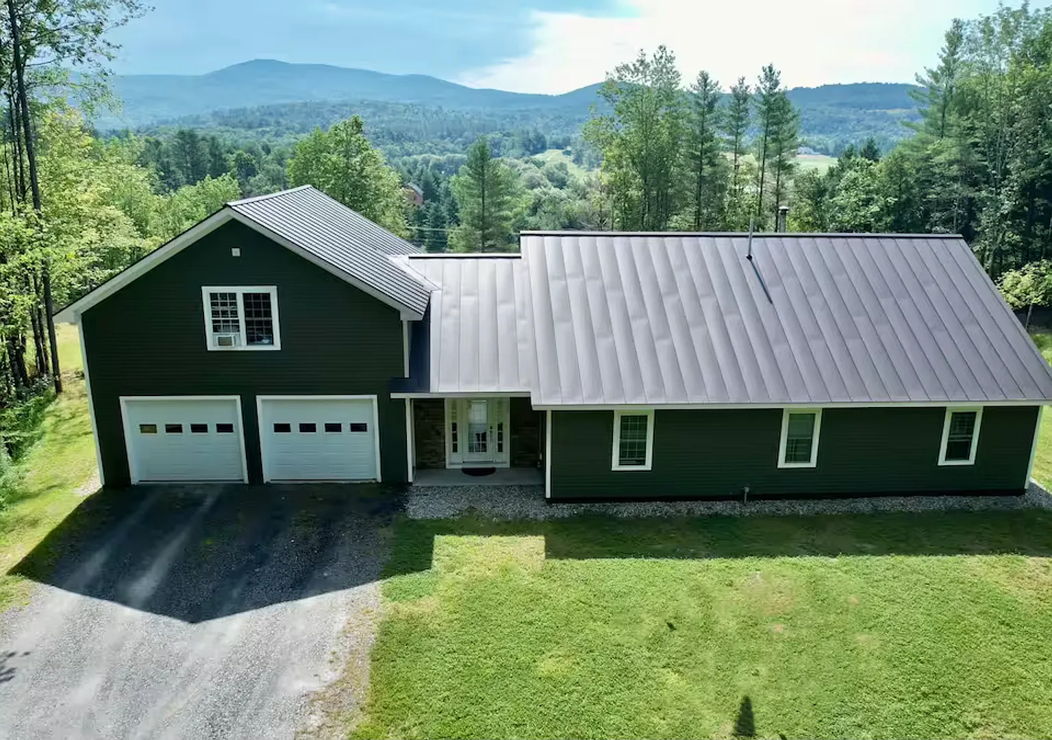 4 Bedroom in Waterbury, VT Available NOW (Furnished + Utilities included) — Photo 1