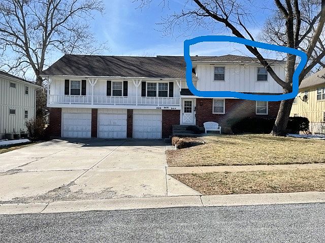 Front of triplex. 8416 is the upper unit.