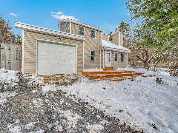 405 Skyline Dr, Blakeslee, PA 18610
