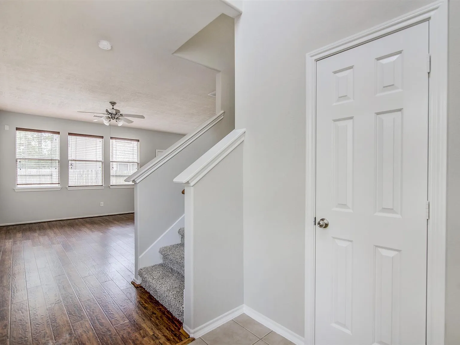3 bed, 2.5 bath, 1624 sqft, $1,900 — Photo 3