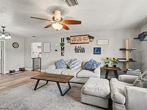4th image of 1643 PENDLETON STREET
