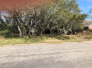 108 Peachtree Dr, Rockport, TX 78382