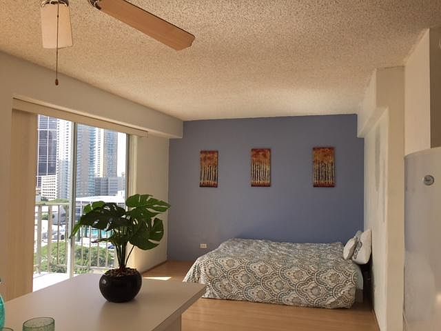Large studio 468 sq. ft.