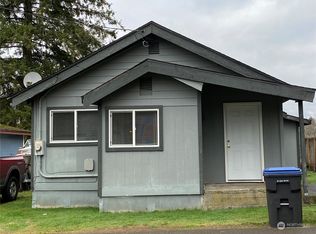 916 Distler St, Cosmopolis, WA 98537