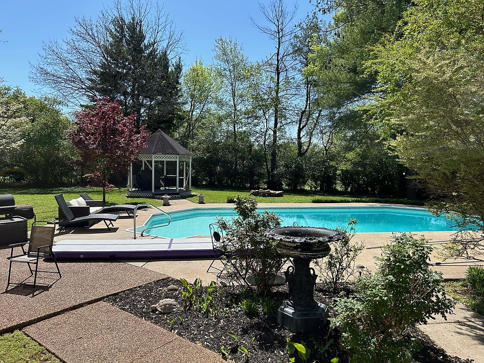 2nd image of 831 Cumberland Hills Dr