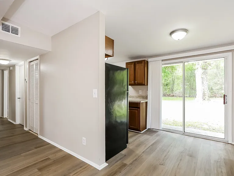 1009 Beckner Ave — Photo 5