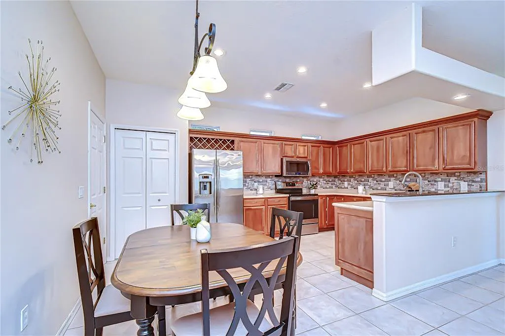 3 bed, 2.0 bath, 1666 sqft, $2,500 — Photo 4
