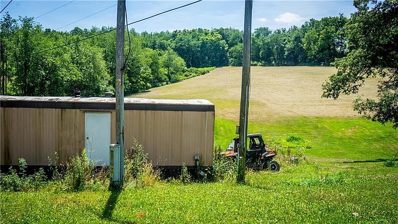 2nd image of 931 Glade Run Rd