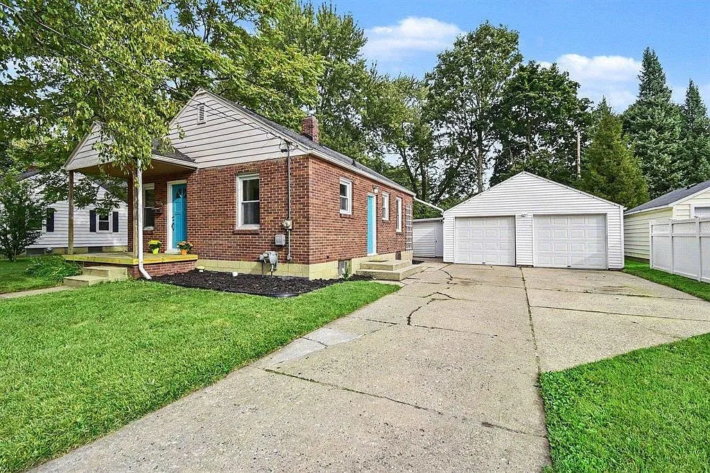 2 bed, 1.0 bath, 696 sqft, $1,300 — Photo 2