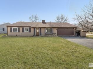 1 Beau Meade Rd, Oswego, IL 60543