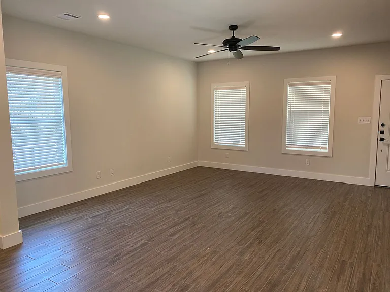 205 Sterling St — Photo 4