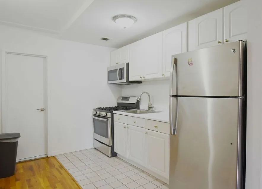678 9th Ave #4B