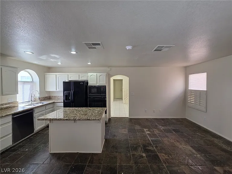 8008 Dover Shores Ave — Photo 14