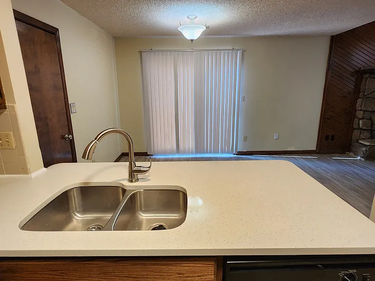 1023 E Redwood Rd — Photo 7