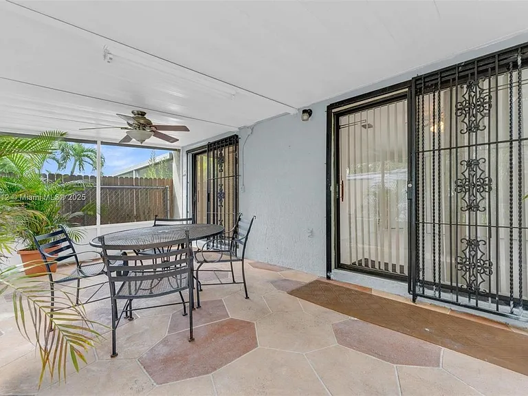 2401 SW 102nd Ave — Photo 22