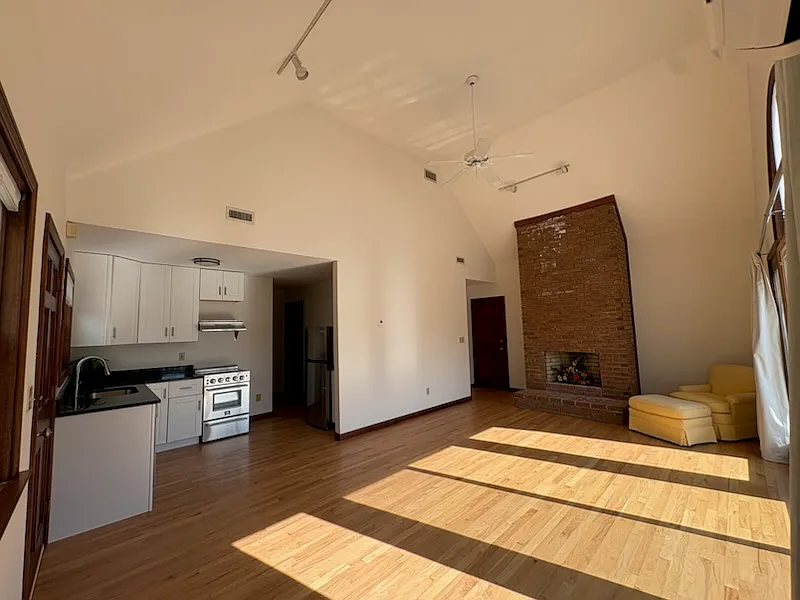 1 bed, 672 sqft, $2,500 — Photo 3