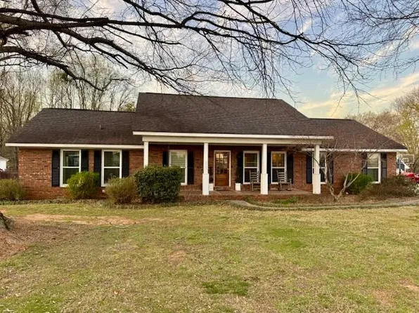 3001 E Brookhaven Cir, Dalton, GA 30720