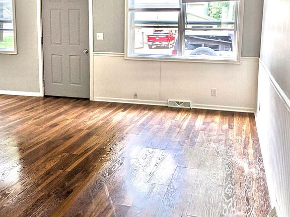 5th image of 2506-2510 Oriole Ln