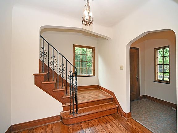 5th image of 834 Clifton Hills Ter