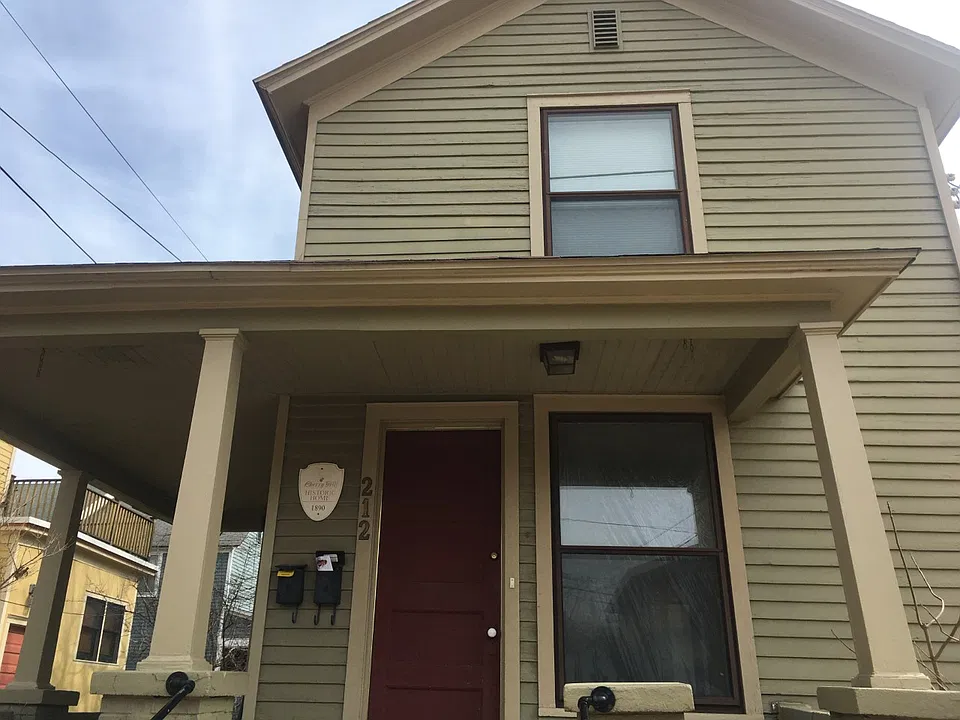 212 James Ave SE #2