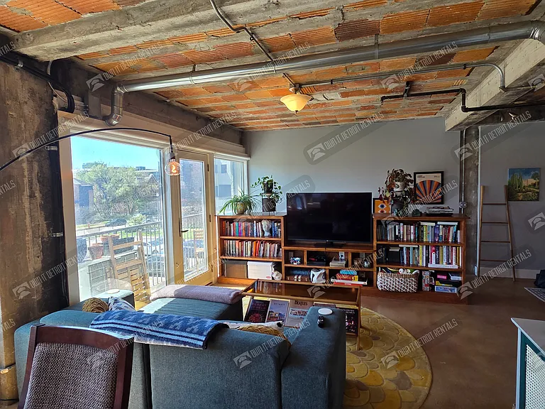 2915 John R St — Photo 9