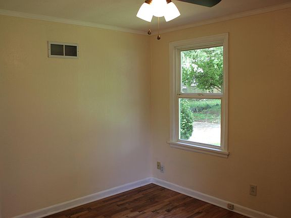3rd image of 15837 8th Ave NE