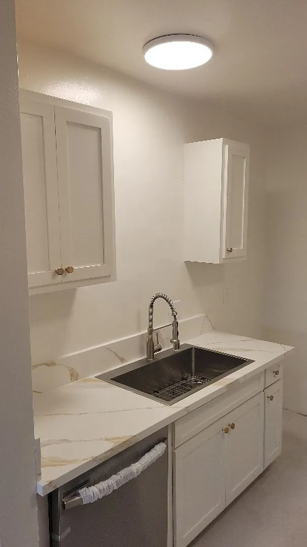 Redondo Beach Apts — Photo 4