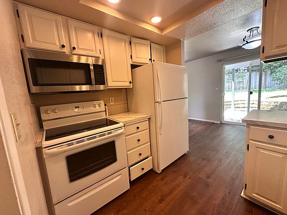 3rd image of 811 141st Pl SE