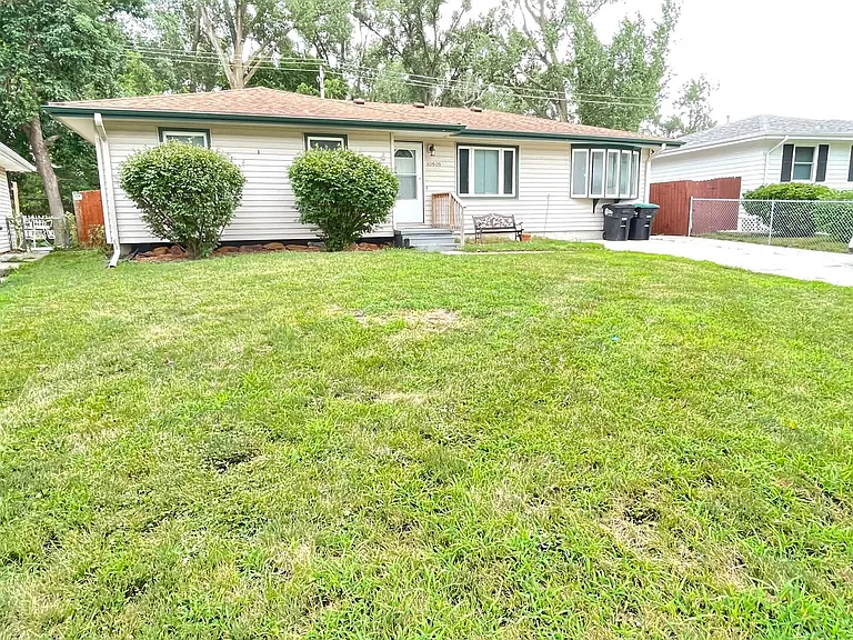 10909 Leavenworth St — Photo 3