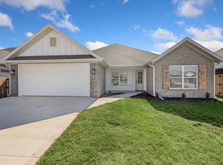 211 Palm St, Centerton, AR 72719