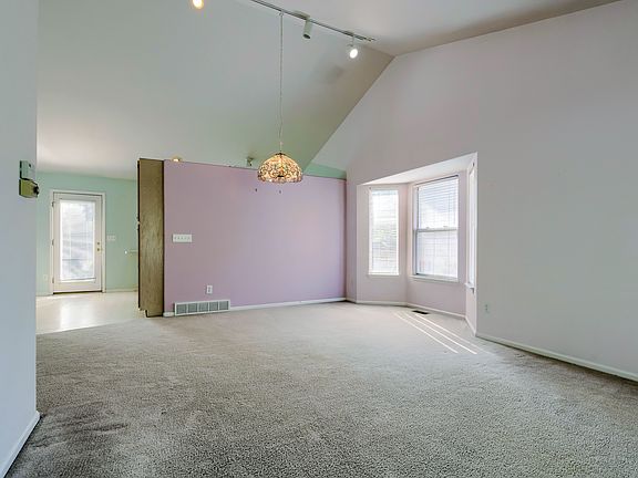 B2 - Living Room 7.jpg