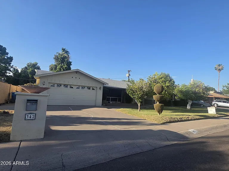 342 W Diana Ave — Photo 1