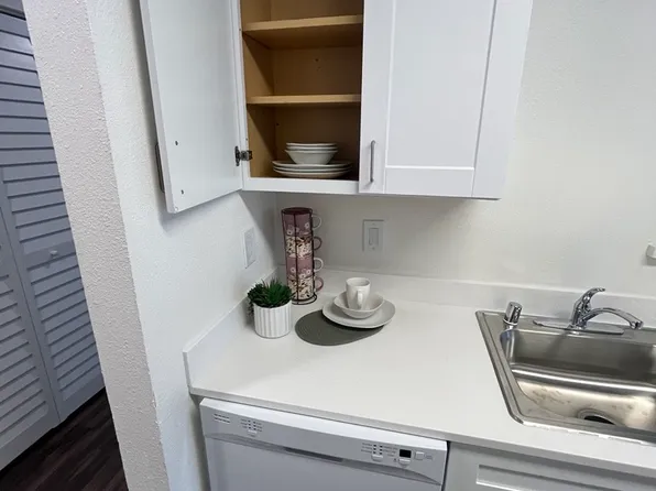 Quail Run Apartments, 1018 Bellevue Ave, Santa Rosa, CA 95407