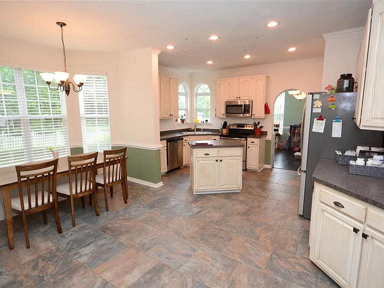 414 Sawyers Mill Xing — Photo 8