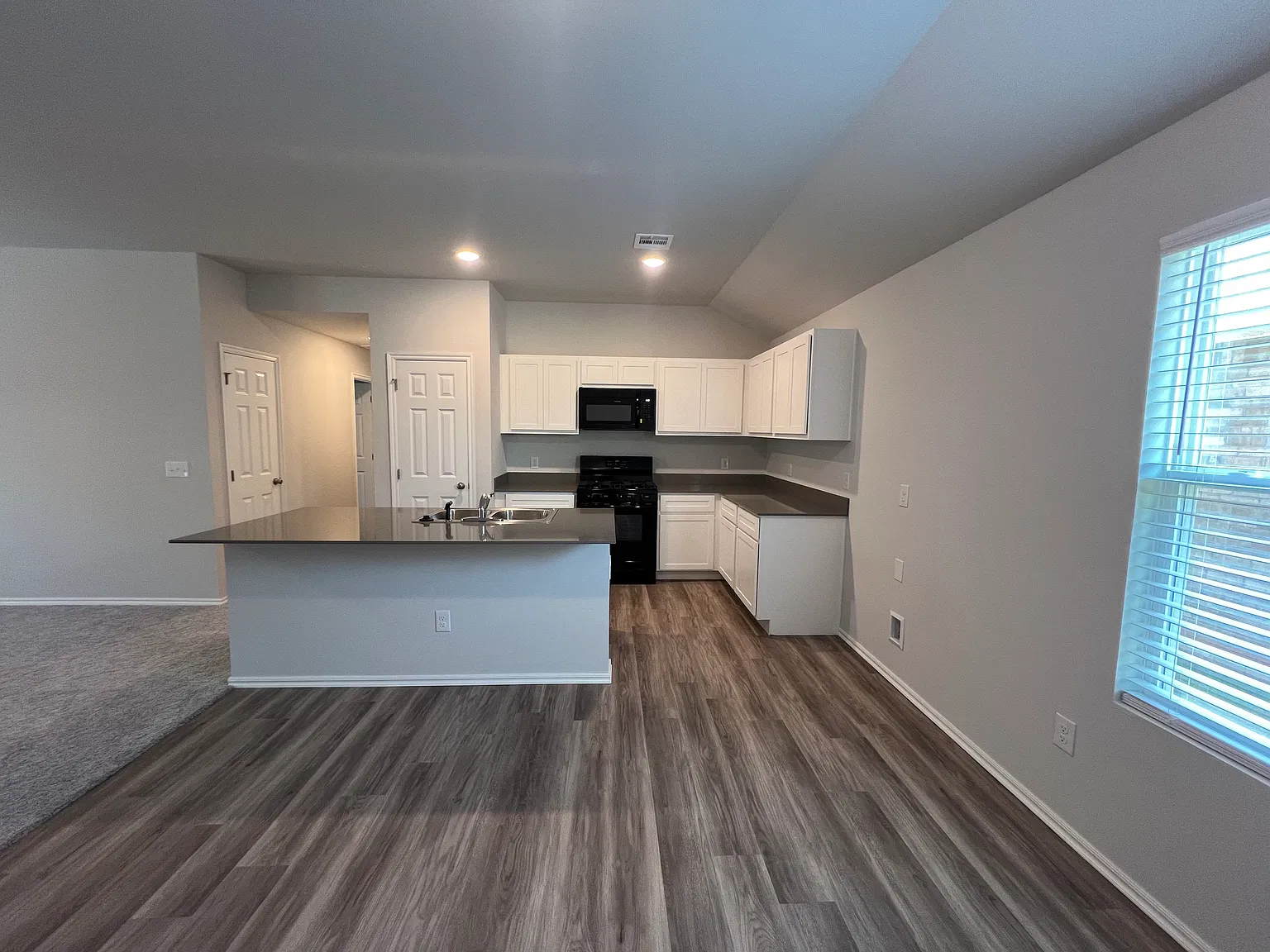 3 bed, 1342 sqft, $1,750 — Photo 4