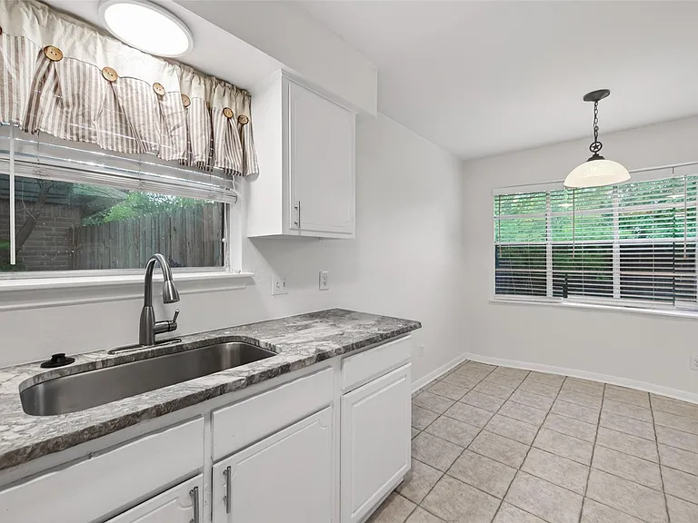 12818 Westella Dr — Photo 20