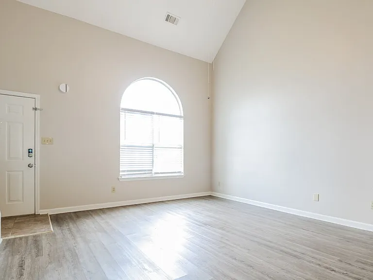 2362 Oak Springs Dr — Photo 5