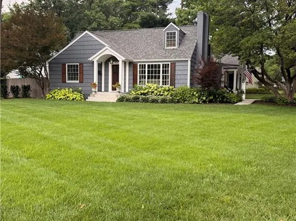 4432 Tomahawk Rd, Prairie Village, KS 66208