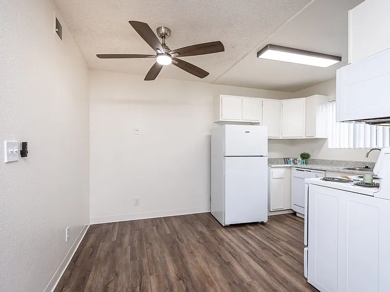 Liv 1621 Apartments — Photo 32