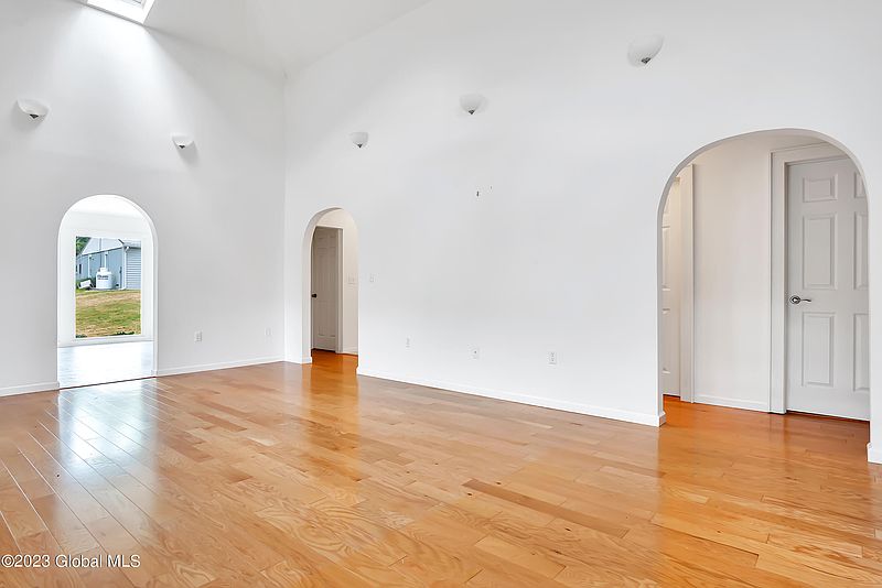 4th image of 223 Lower Green Street