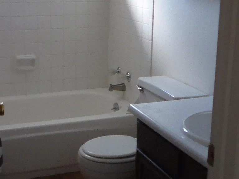Large 2 Bedroom Rental — Photo 9