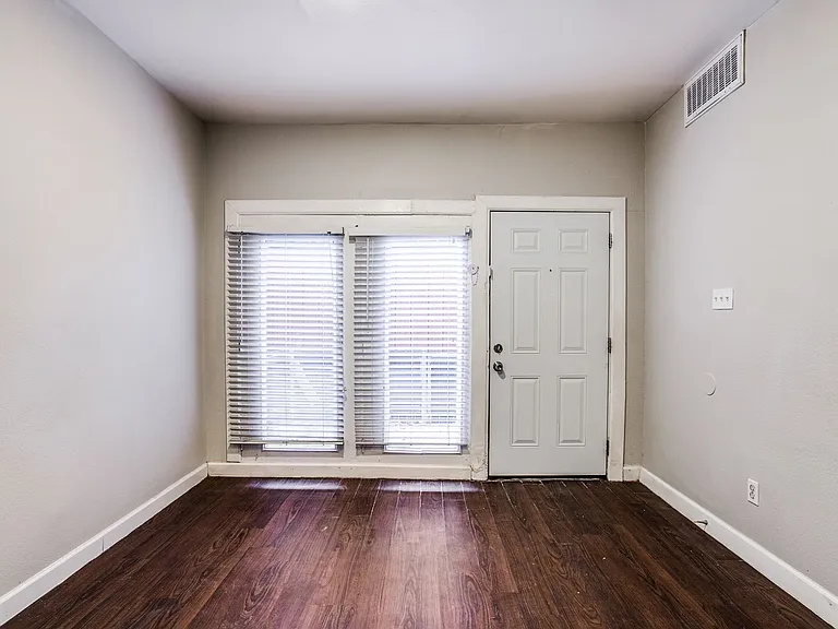 5114 Bryan St — Photo 3