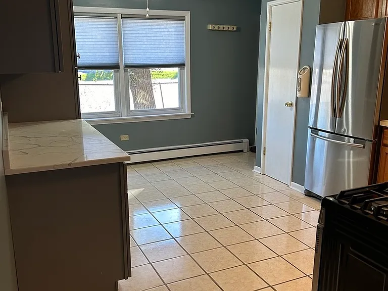 10805 S Pulaski Rd #4 — Photo 5