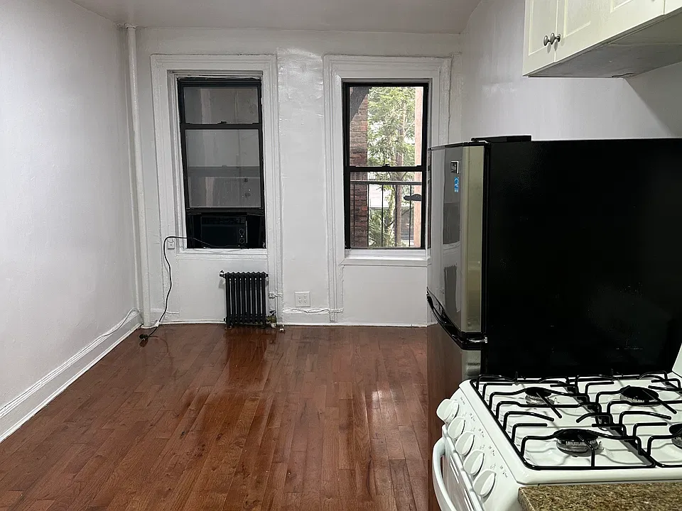 424 E 14th St #3B