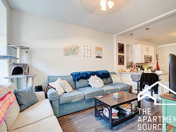 5th image of 1300 N Greenview Ave APT 1F
