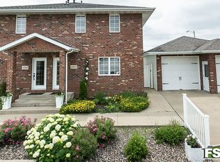 2347 Sunnyslope Dr, Dubuque, IA 52002