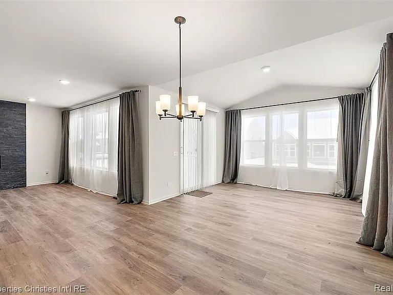 2436 Parkshore Dr — Photo 18