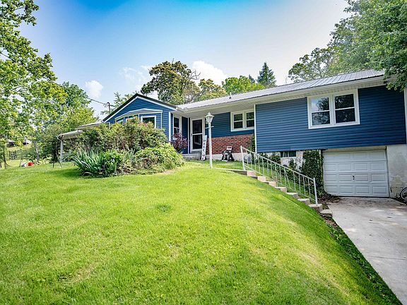 3rd image of 10 N Oakview Dr