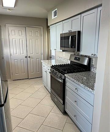 5th image of 4231 Hudson St